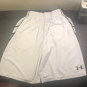 Under Armor basketball shorts size large.